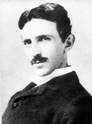 Никола Тесла - известен благодаря своему вкладу в создание устройств, работающих на переменном токе.